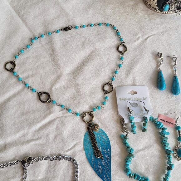 Lot Of Blue Howlite Necklace Earrings Bracelet Jewelry Sets Butterfly Bib - Picture 9 of 13